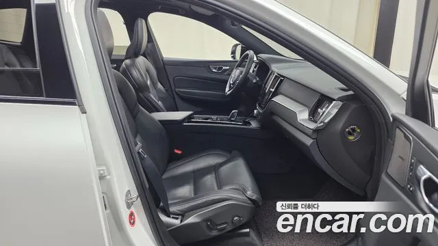 Volvo XC60 2021 thumb 10