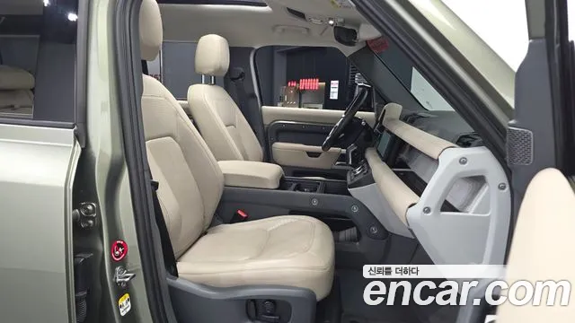 Land Rover Defender 2022 thumb 10
