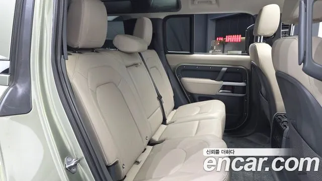 Land Rover Defender 2022 thumb 11