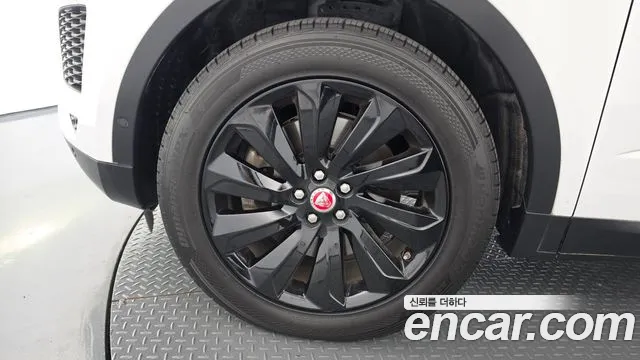 Jaguar E-Pace 2019 thumb 5