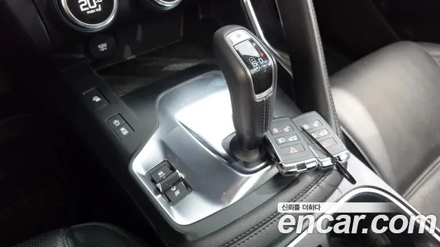 Jaguar E-Pace 2019 thumb 9