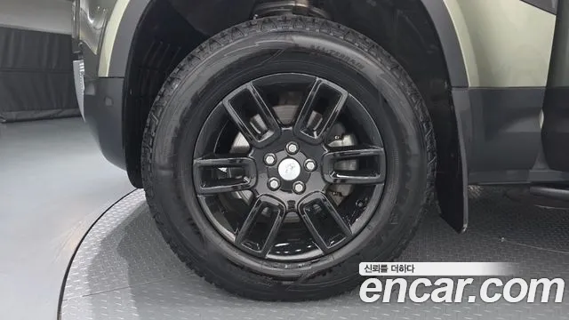 Land Rover Defender 2021 thumb 5