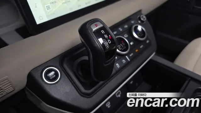 Land Rover Defender 2021 thumb 9