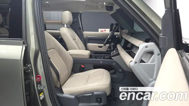 Land Rover Defender 2021 thumb 11