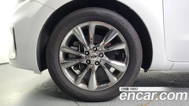 Kia Carnival 2019 thumb 5