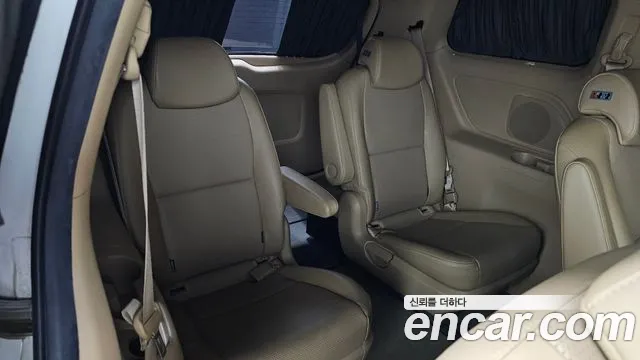 Kia Carnival 2019 thumb 11