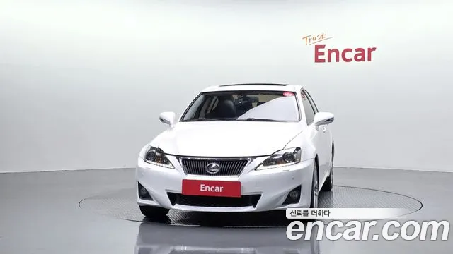 Lexus IS 2010 thumb 3