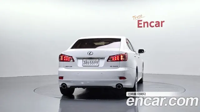 Lexus IS 2010 thumb 4