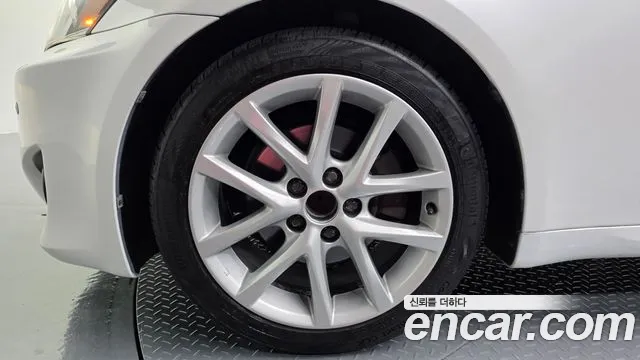 Lexus IS 2010 thumb 5