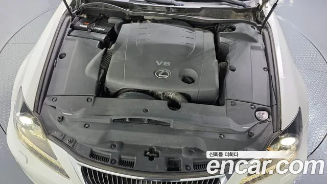 Lexus IS 2010 thumb 6