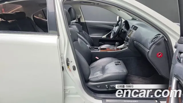Lexus IS 2010 thumb 11