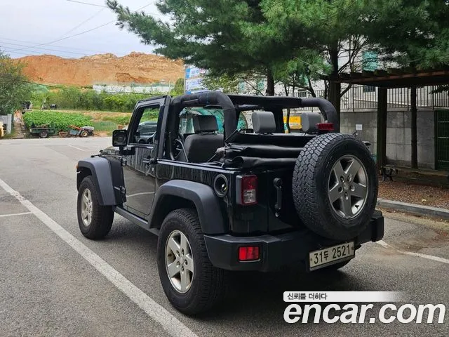 Jeep Wrangler 2010 thumb 2