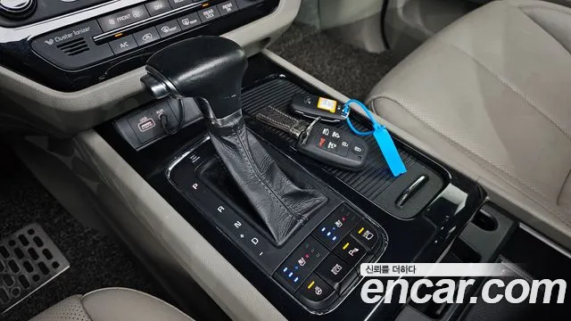 Kia Carnival 2016 thumb 8