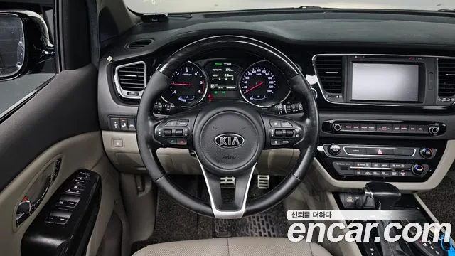 Kia Carnival 2016 thumb 11