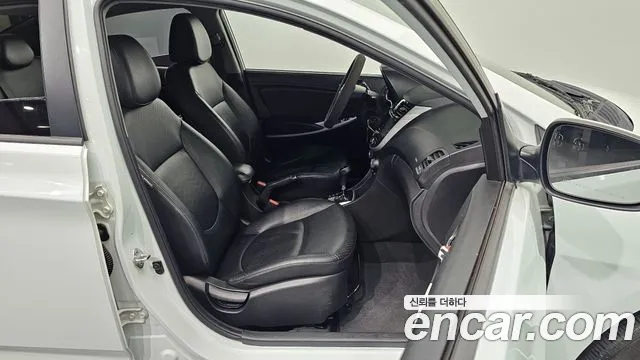 Hyundai Accent 2013 thumb 10