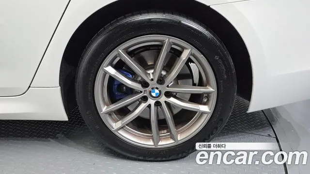 BMW 5-Series 2018 thumb 4