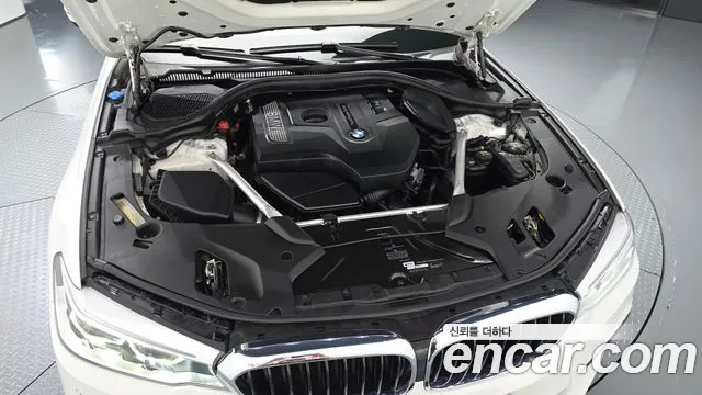 BMW 5-Series 2018 thumb 5