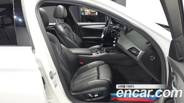 BMW 5-Series 2018 thumb 10