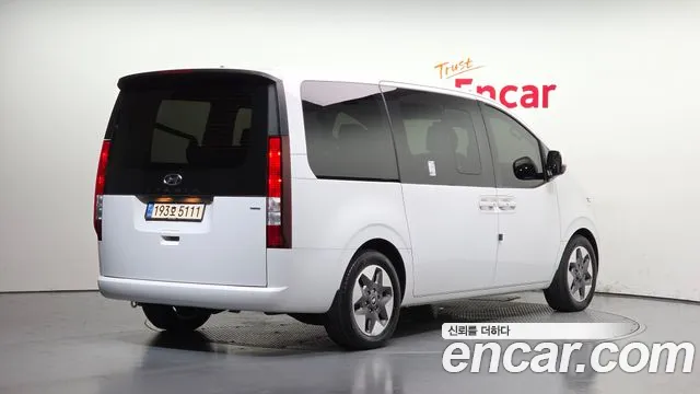 Hyundai Staria 2022 thumb 2