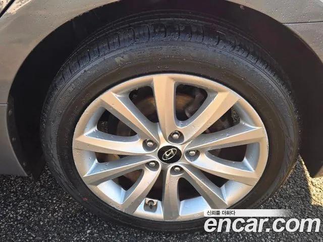 Hyundai i40 2012 thumb 6