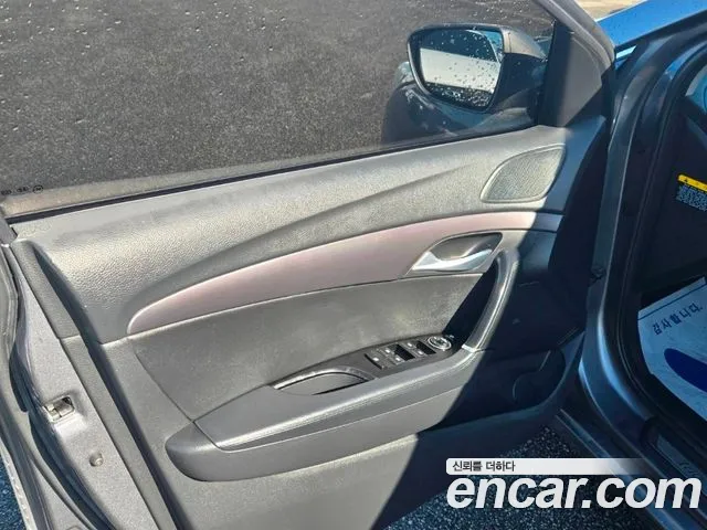 Hyundai i40 2012 thumb 9