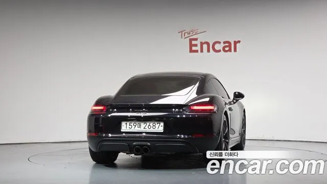 Porsche Cayman 2018 thumb 3