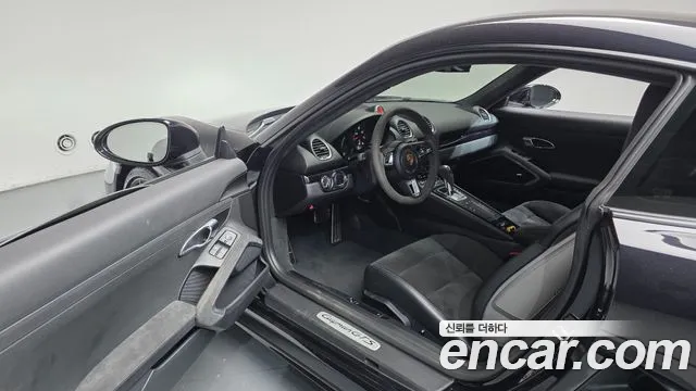 Porsche Cayman 2018 thumb 9