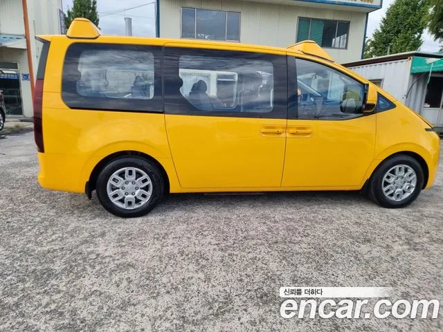 Hyundai Staria 2022 thumb 3