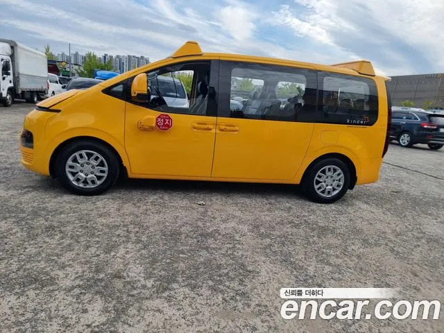 Hyundai Staria 2022 thumb 4