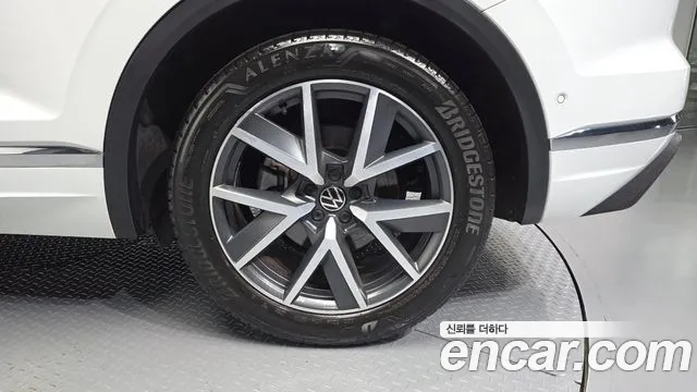 Volkswagen Touareg 2023 thumb 4