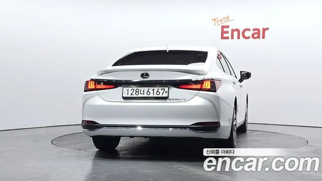 Lexus ES 2022 thumb 4