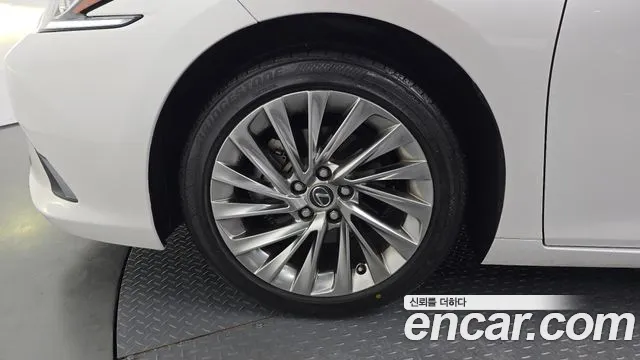 Lexus ES 2022 thumb 5