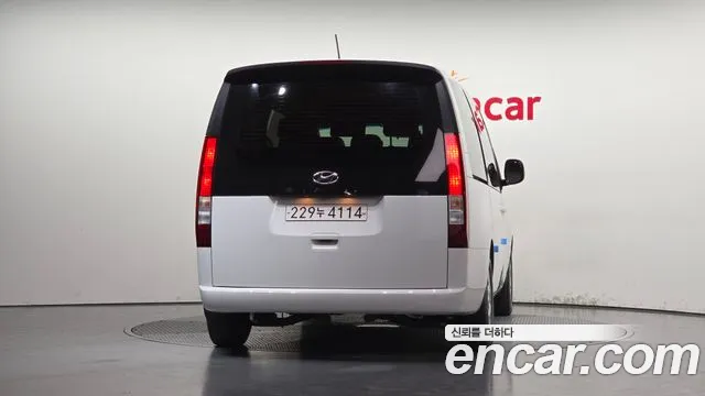 Hyundai Staria 2022 thumb 4