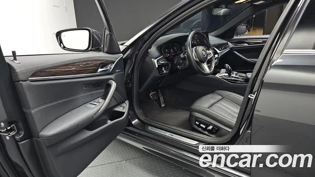 BMW 5-Series 2022 thumb 10