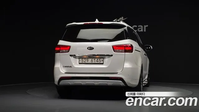 Kia Carnival 2017 thumb 3