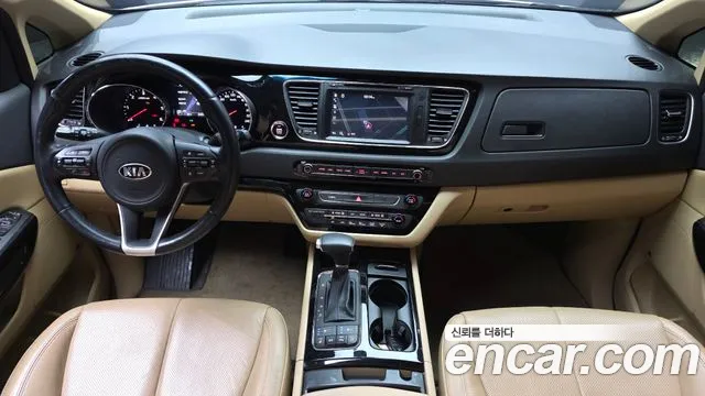 Kia Carnival 2017 thumb 6