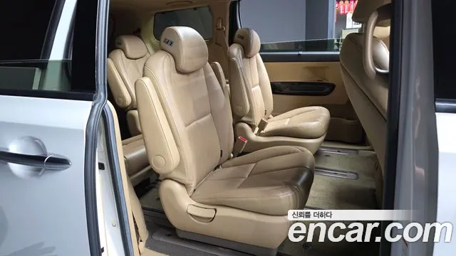 Kia Carnival 2017 thumb 11