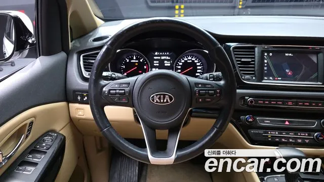 Kia Carnival 2017 thumb 12