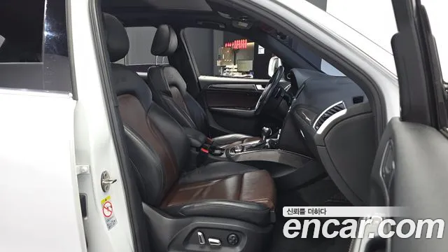 Audi SQ5 2015 thumb 10