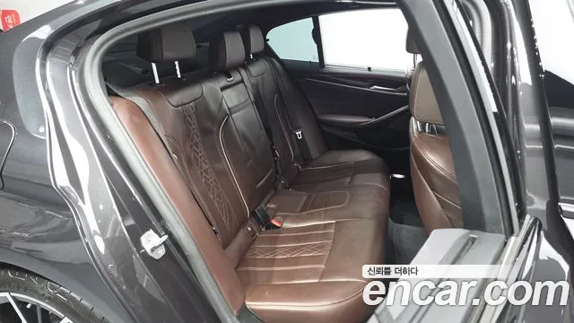 BMW 5-Series 2023 thumb 11