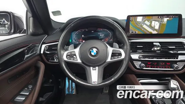 BMW 5-Series 2023 thumb 12