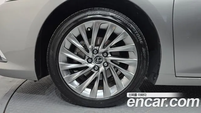 Lexus ES 2024 thumb 4