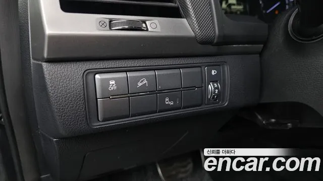 KG_Mobility_Ssangyong Rexton 2018 thumb 12