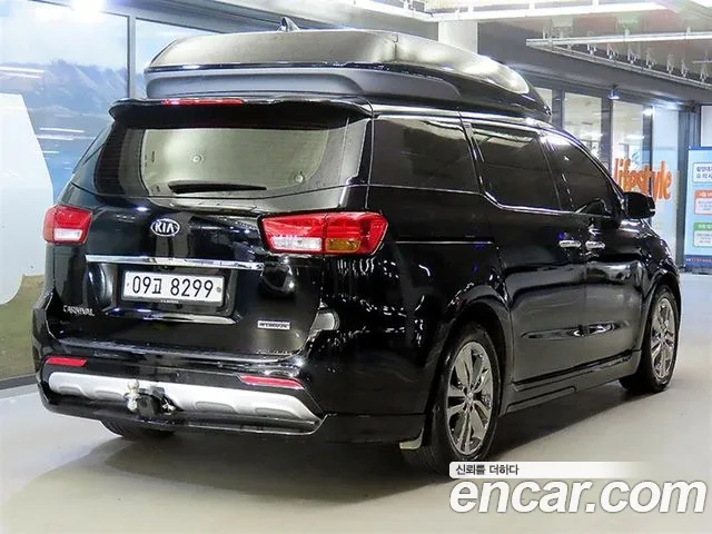 Kia Carnival 2018 thumb 4