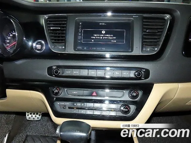 Kia Carnival 2018 thumb 10