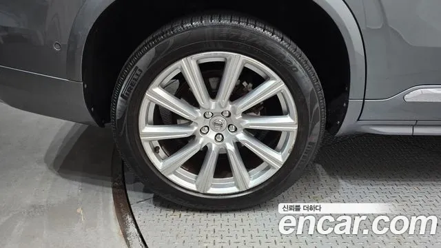 Volvo XC90 2017 thumb 5