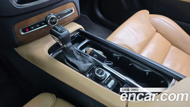 Volvo XC90 2017 thumb 9