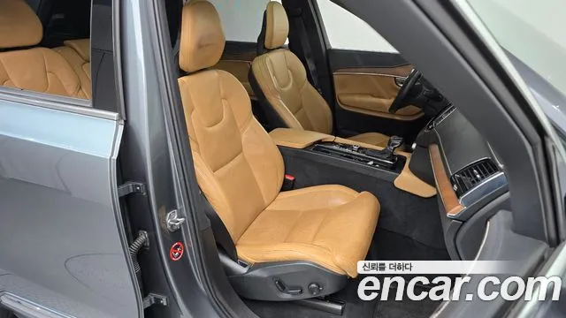 Volvo XC90 2017 thumb 12