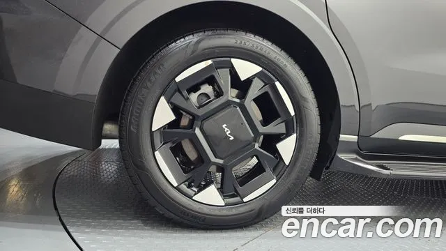 Kia Carnival 2024 thumb 5