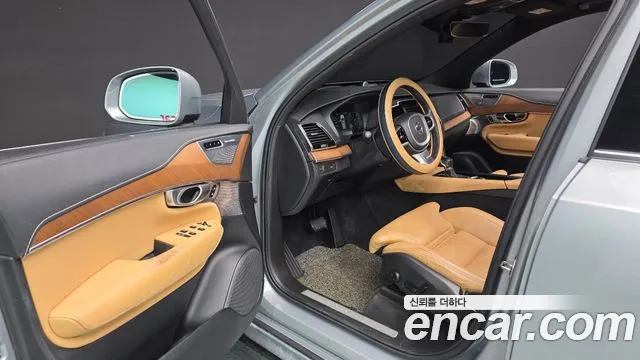 Volvo XC90 2018 thumb 10
